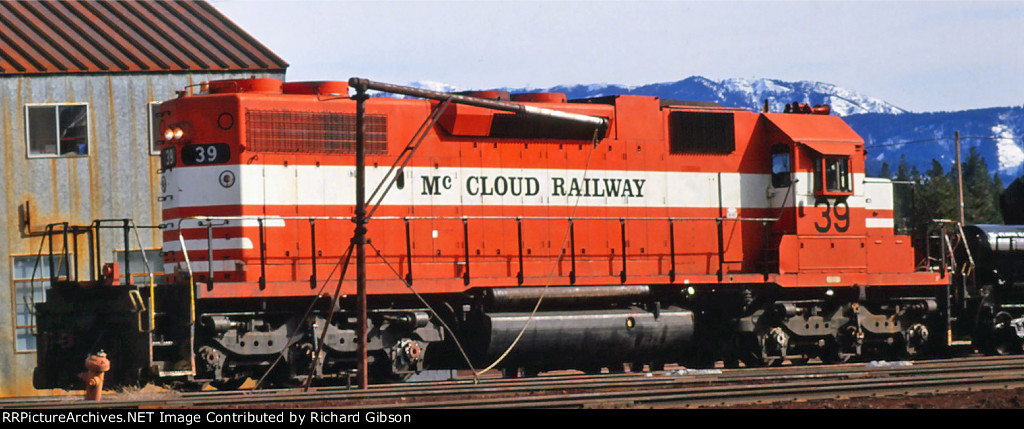MCR 39 Locomotive (SD38-2)